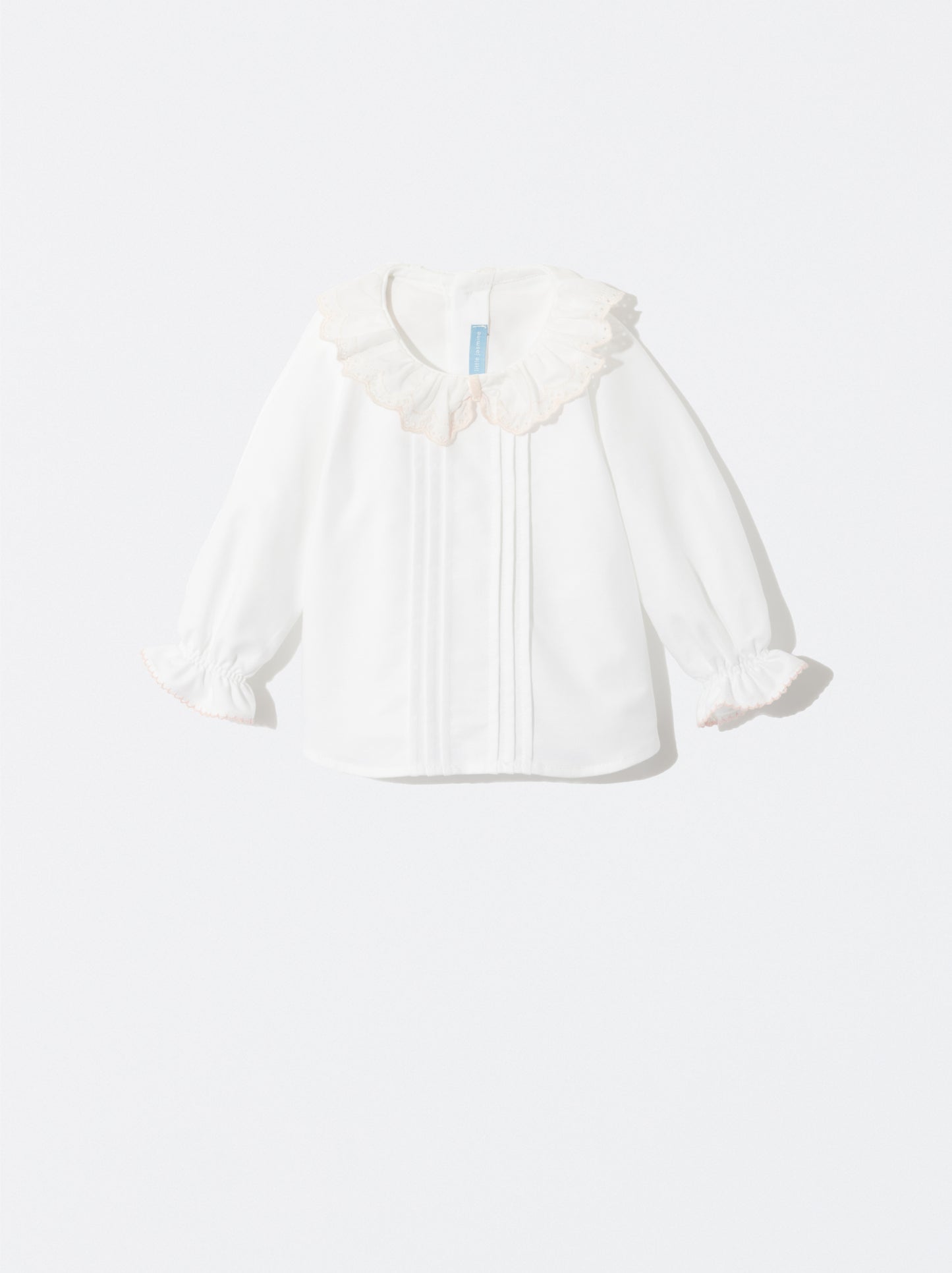 Blusa com detalhe bordado inglês