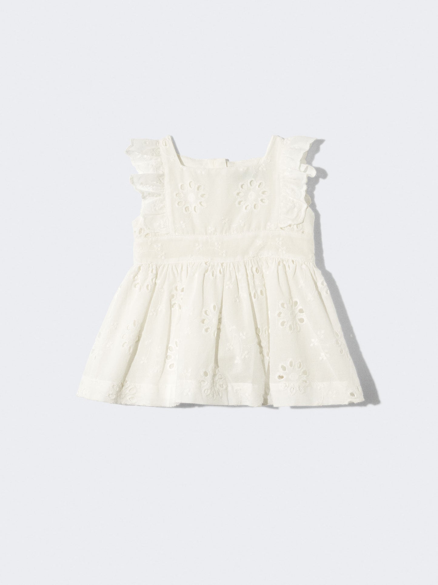Vestido em bordado inglês