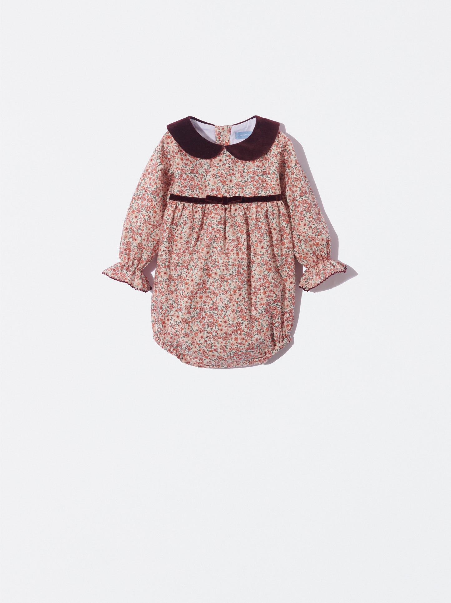 Fofo em padrão floral com gola de veludo