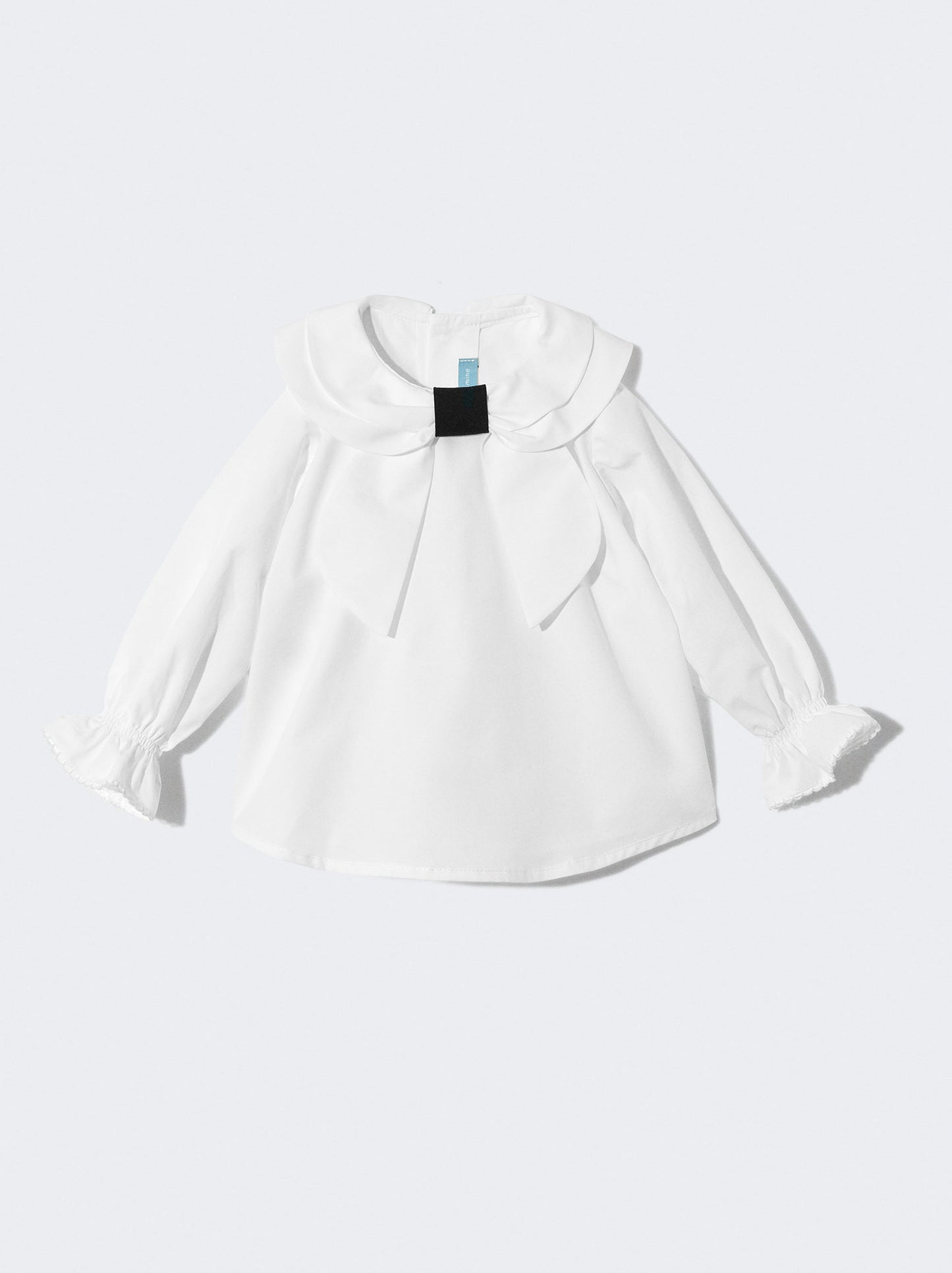 Blusa com detalhe de laço