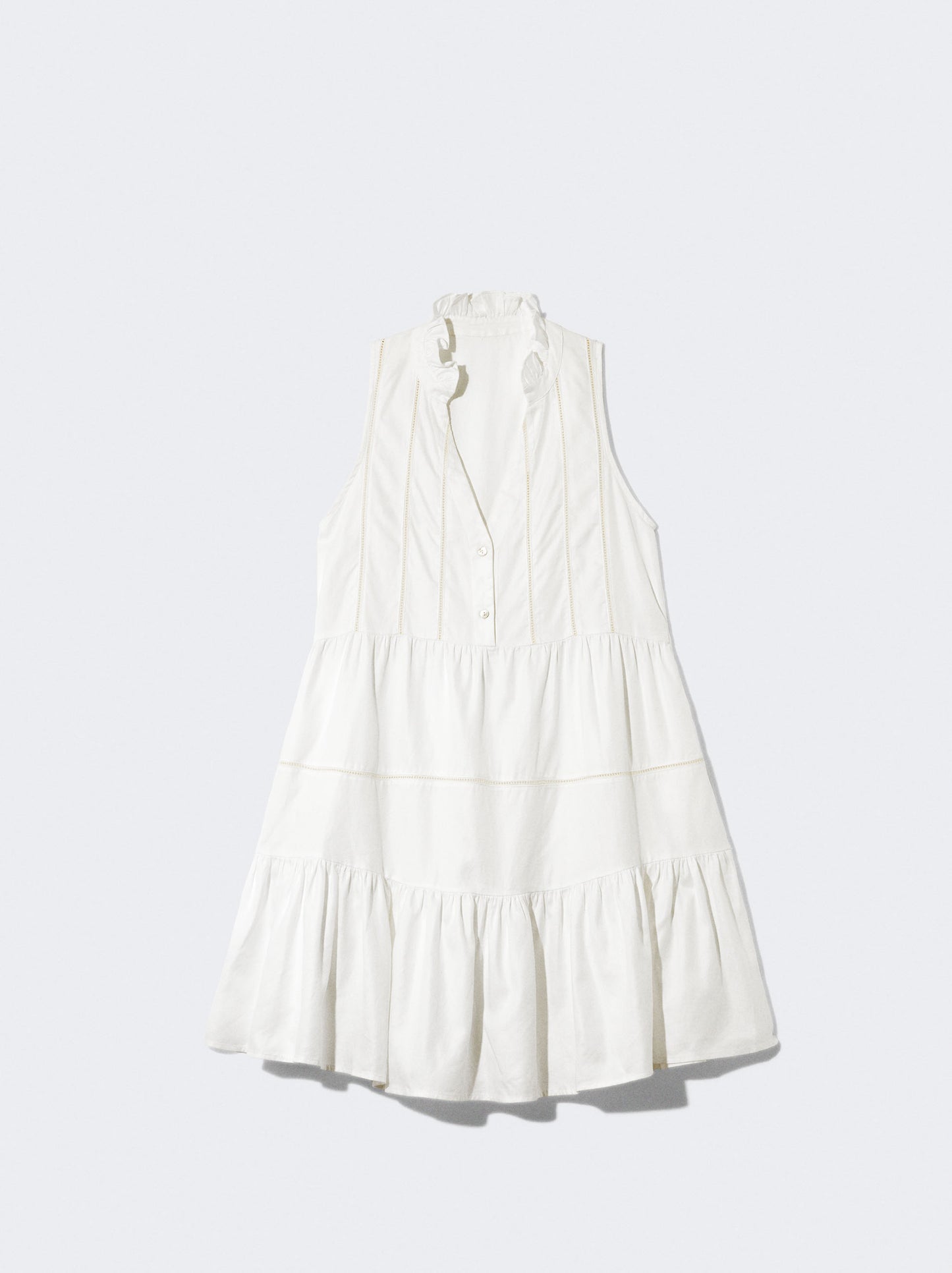 Vestido branco com detalhes bege