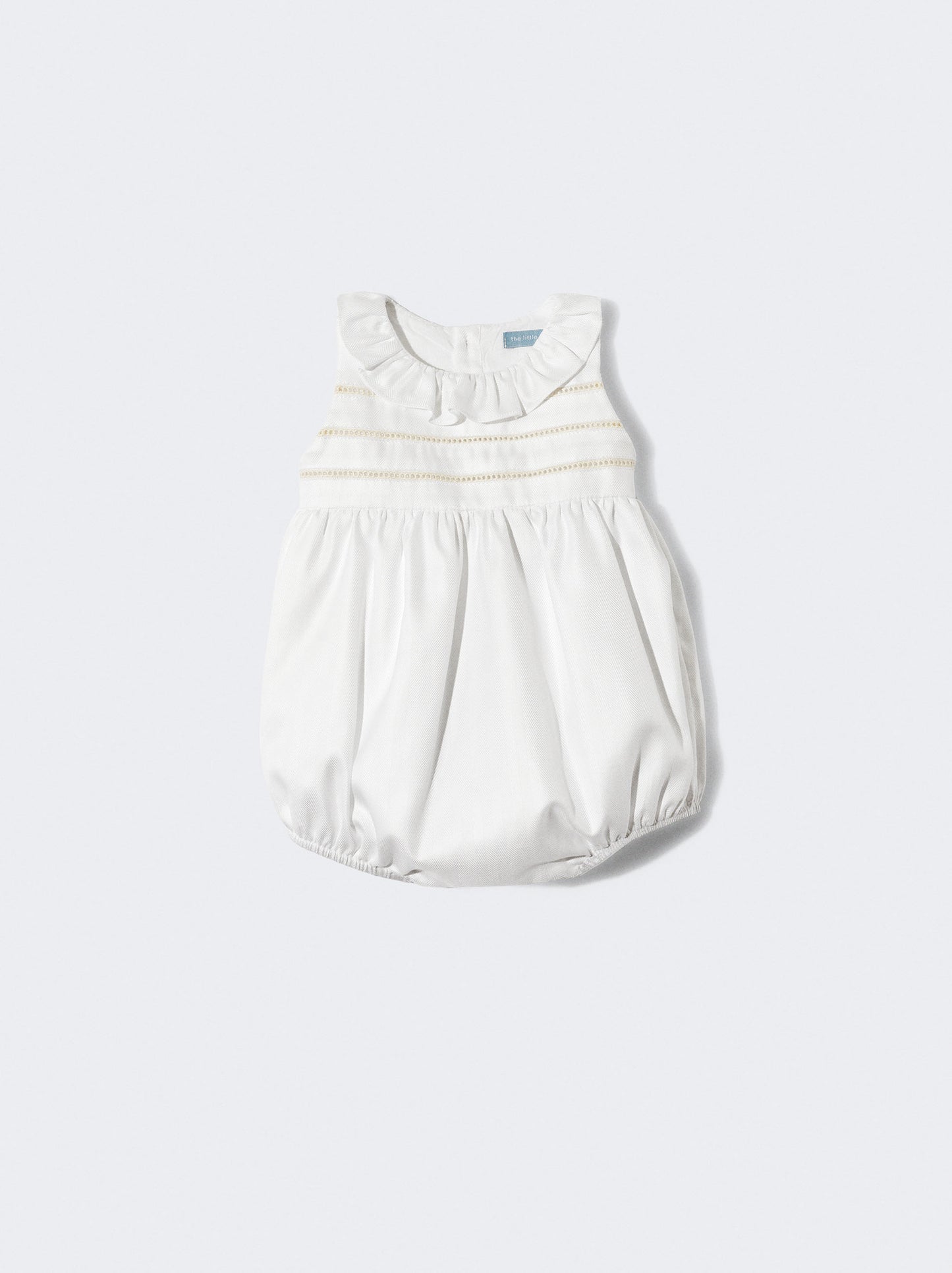 Fofo branco com detalhe bege