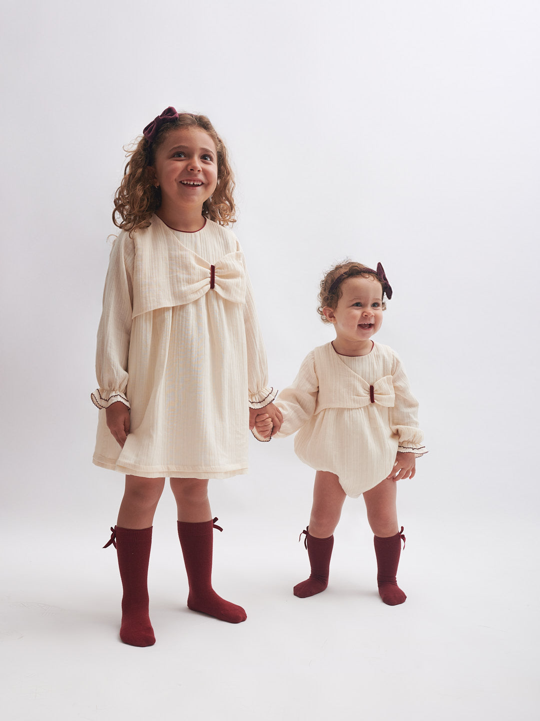 Vestido bege com laço