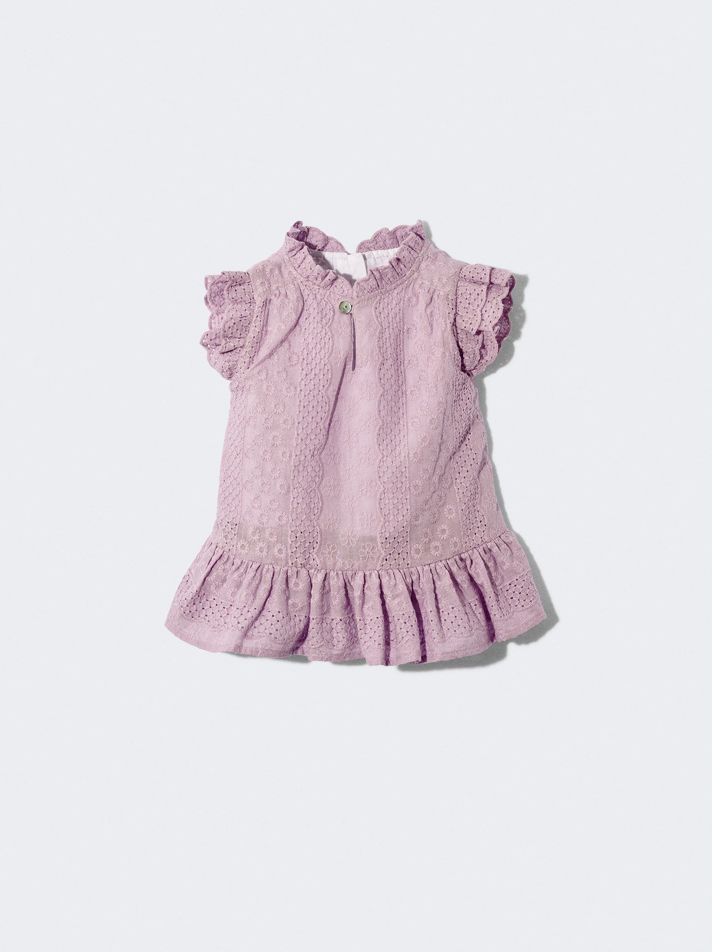 Vestido em bordado inglês