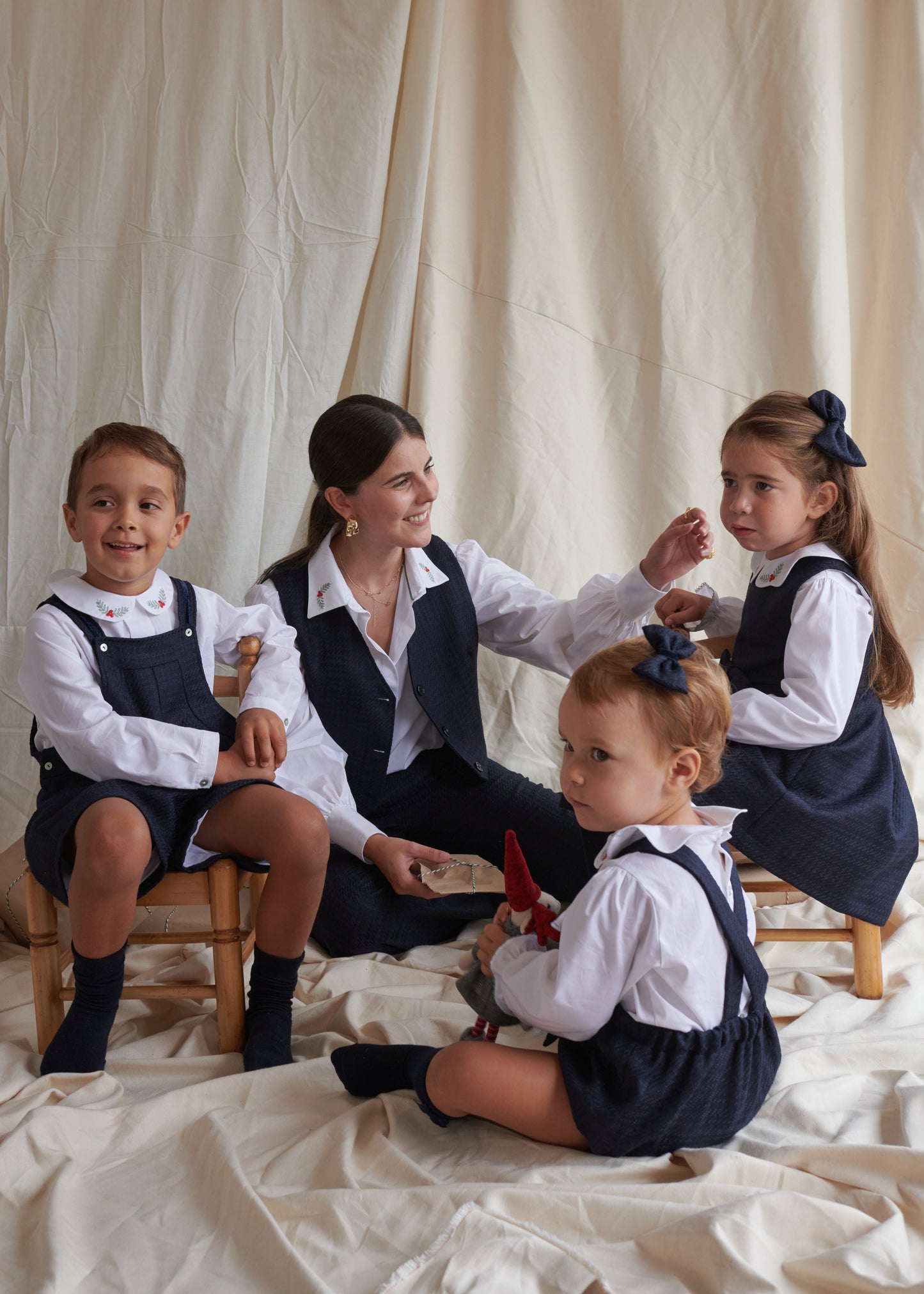 Camisa com bordado de azevinho