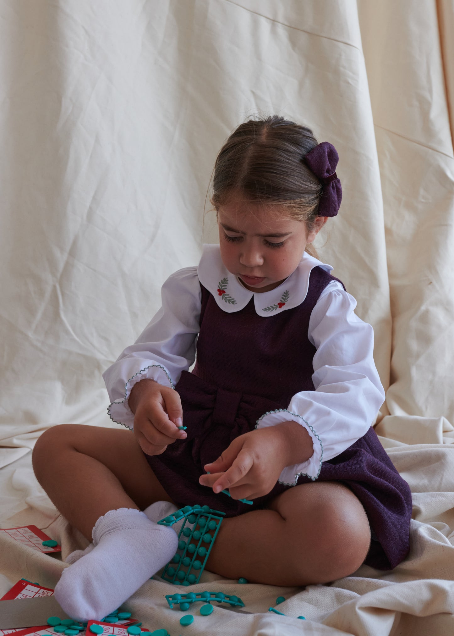 Vestido com laço bordeaux em pied de poule