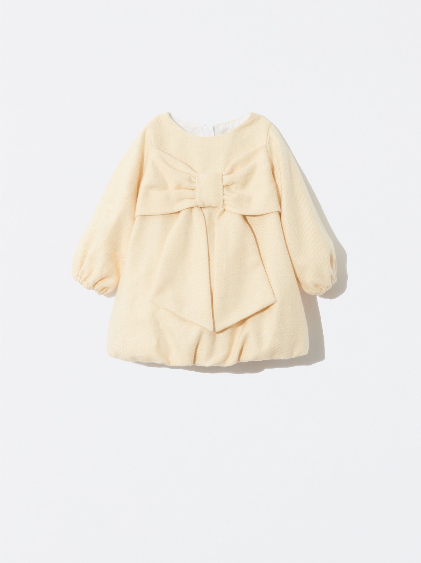 Vestido bege com laço