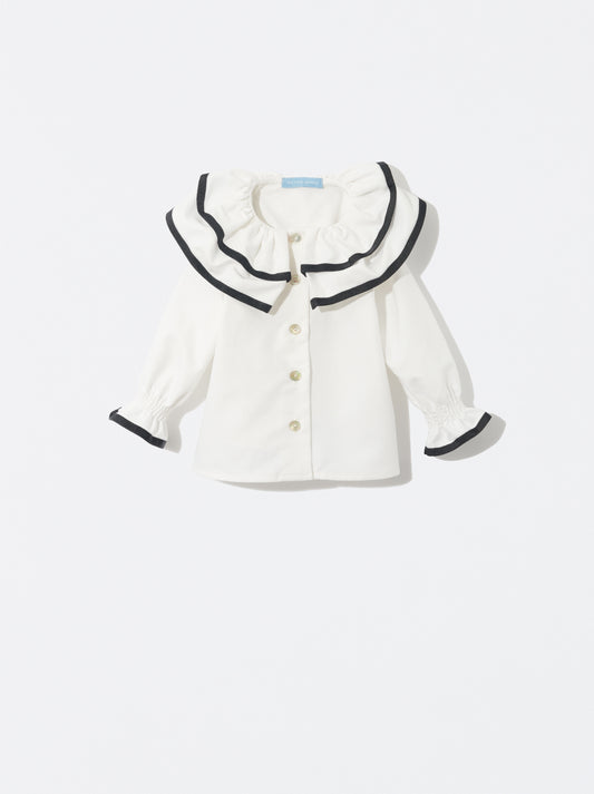 Blusa com detalhe na gola