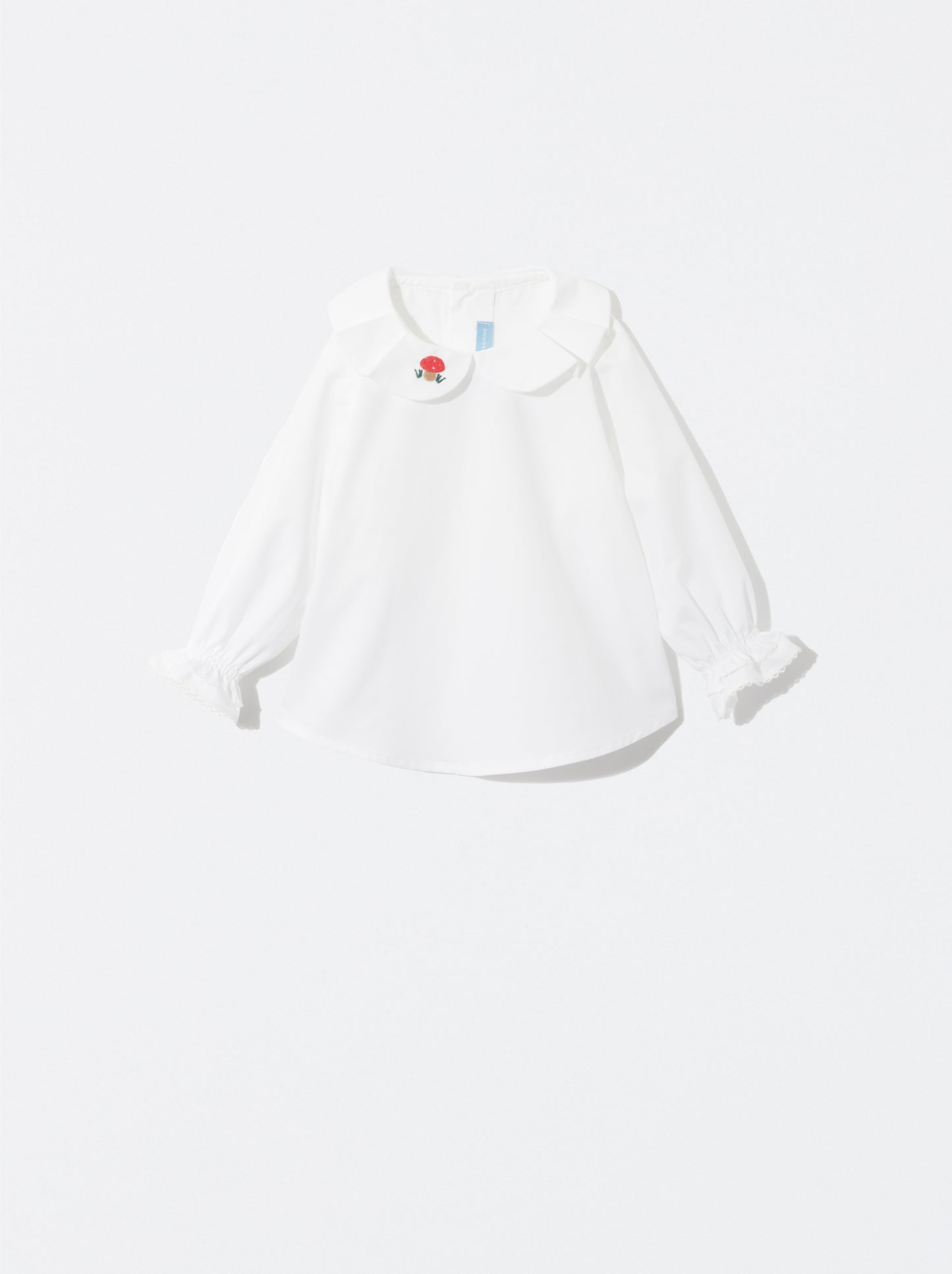 Blusa com bordado de cogumelo