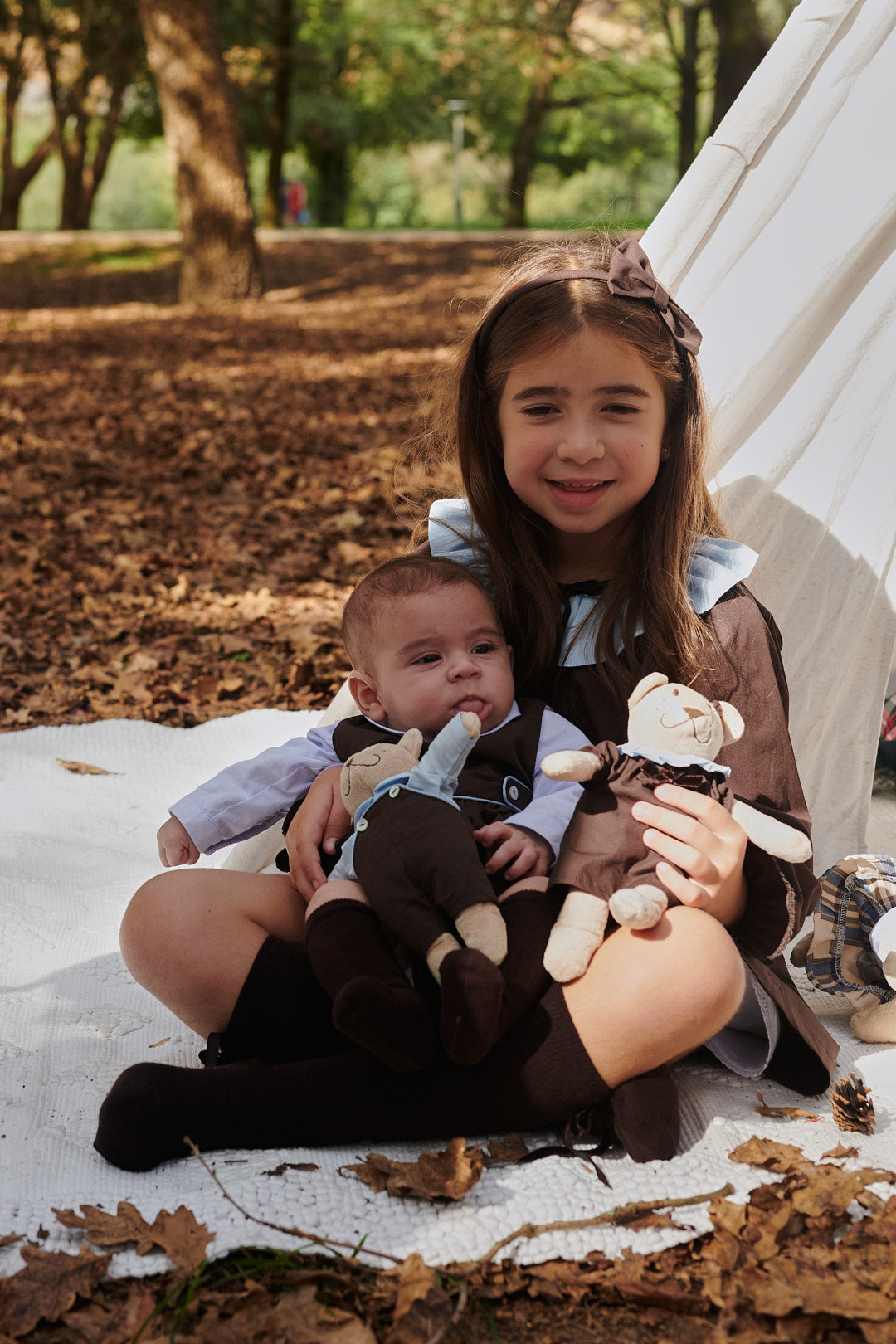 Fofo castanho com detalhes azuis