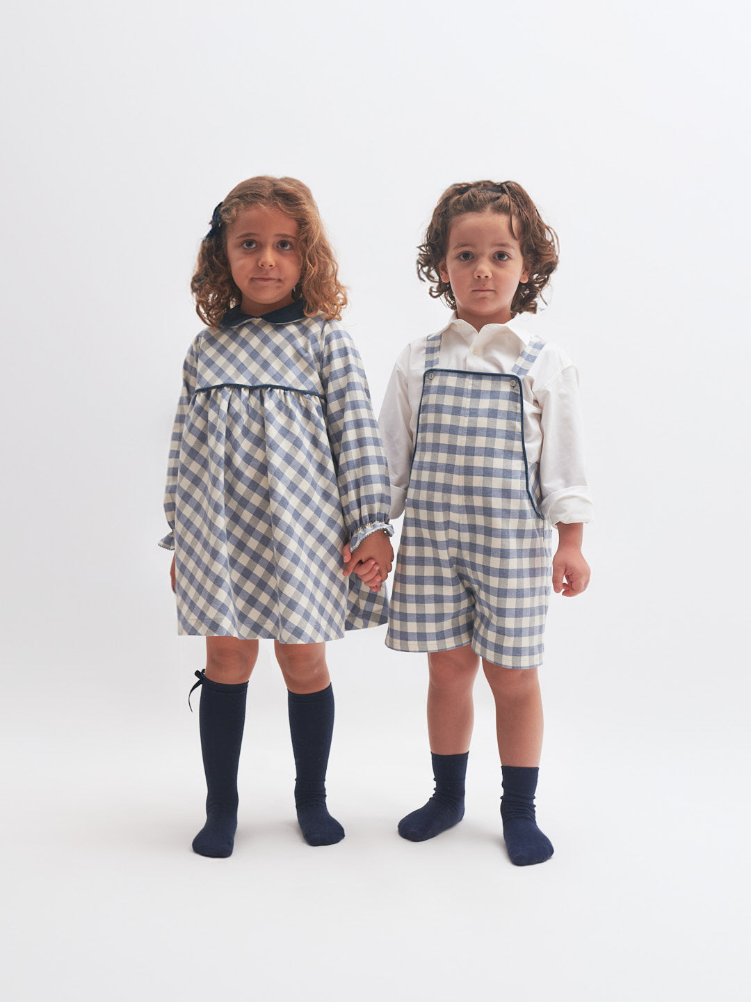 Jardineiras em xadrez azul com veludo