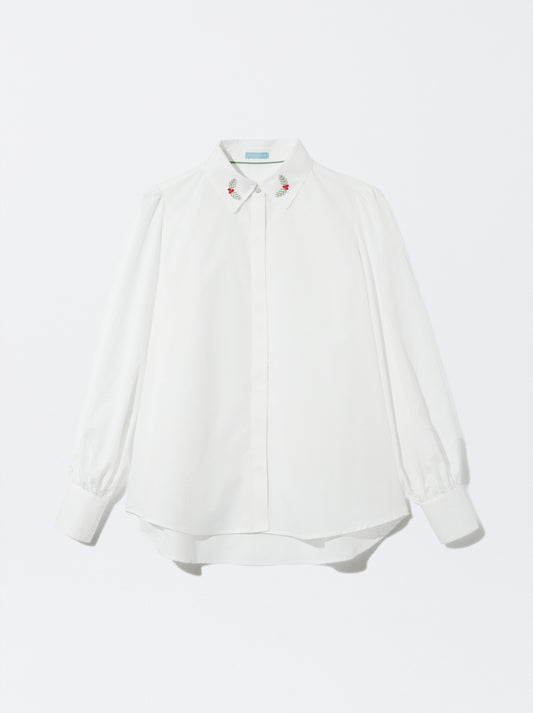 Camisa com bordado de azevinho