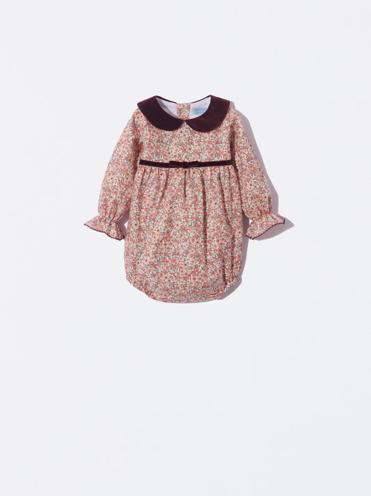 Fofo em padrão floral com gola de veludo