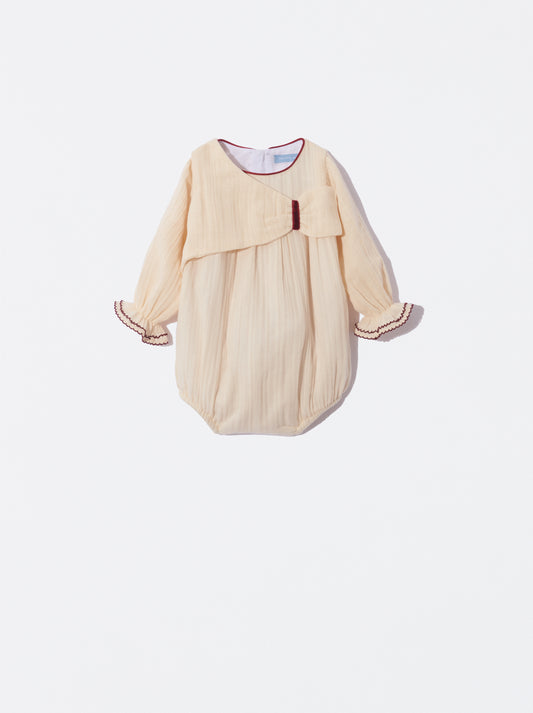 Fofo bege com laço bordeaux