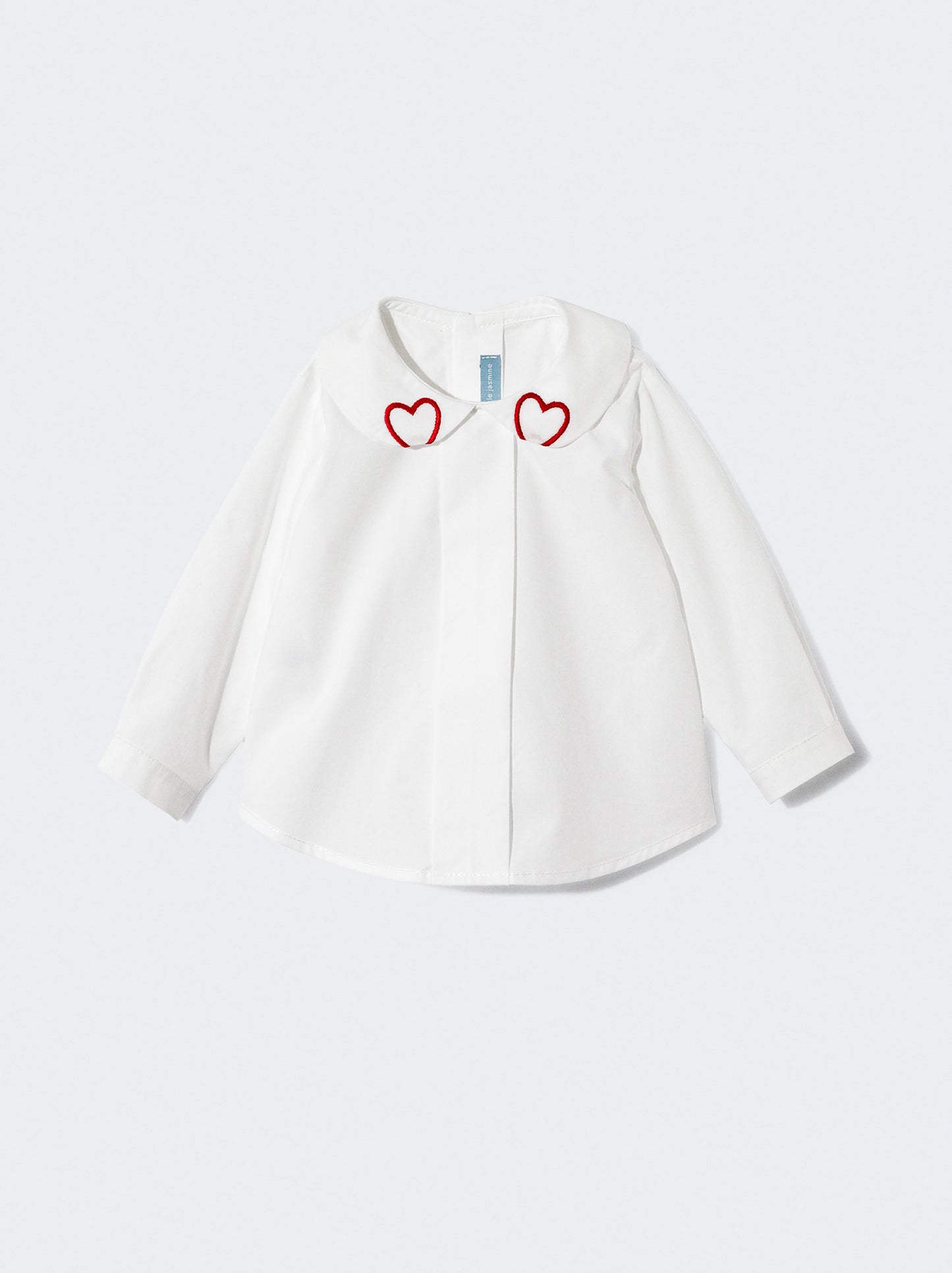 Blusa branca com detalhe de coração