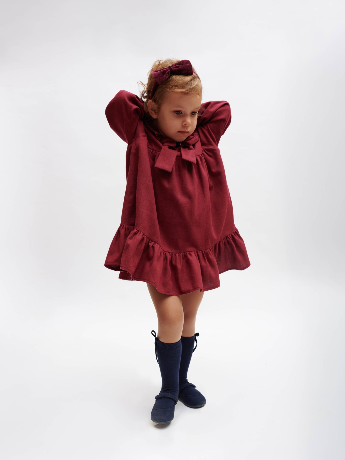 Vestido com laço na gola
