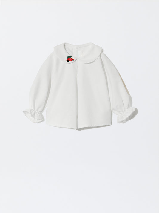 Blusa com bordado de carrinho