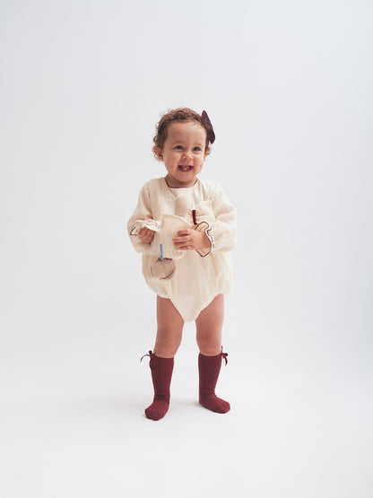 Fofo bege com laço bordeaux