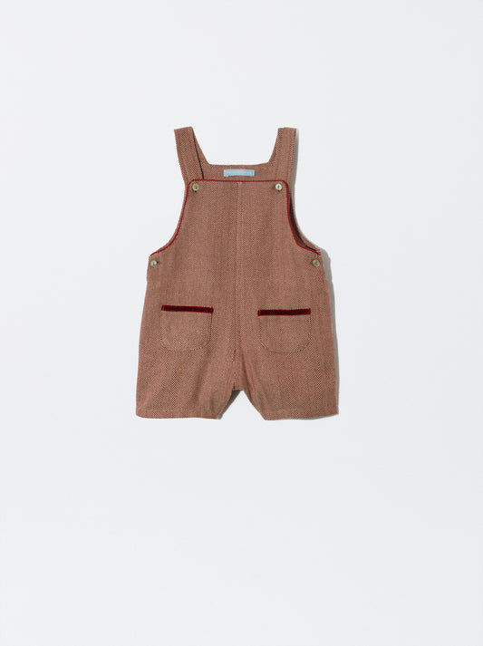 Jardineiras bordeaux com detalhe em veludo