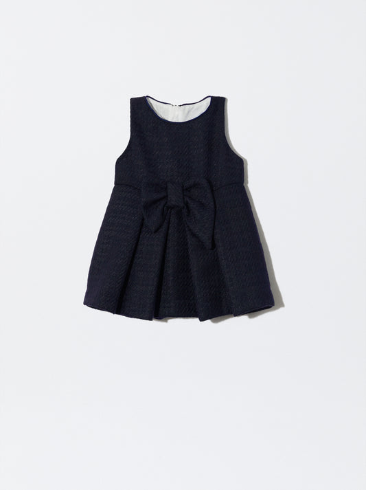 Vestido com laço azul em pied de poule