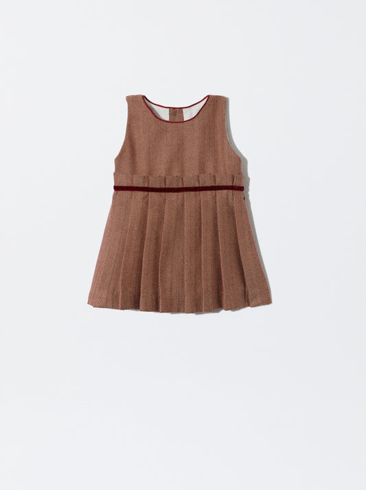 Vestido bordeaux com detalhe em veludo