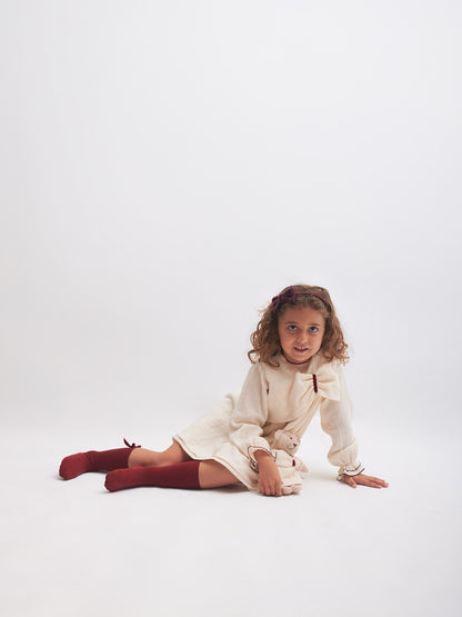 Vestido bege com laço