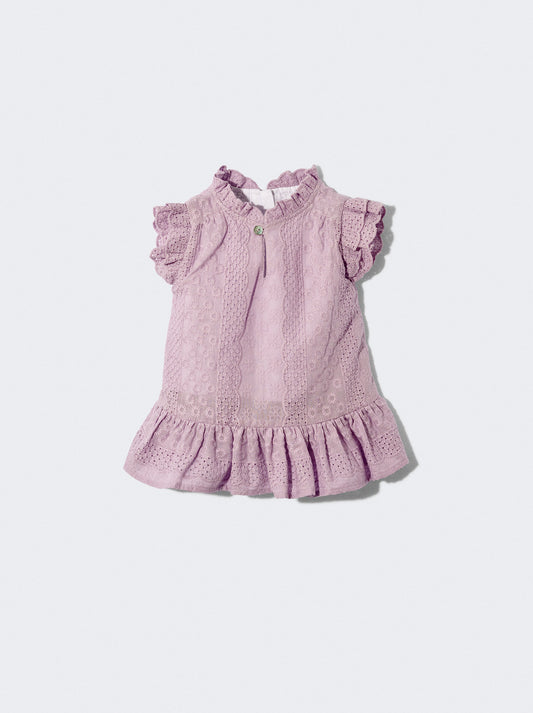 Vestido em bordado inglês